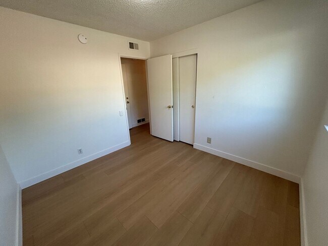 Building Photo - Beautifully Renovated 4 Bedroom 2 Bath Sin...