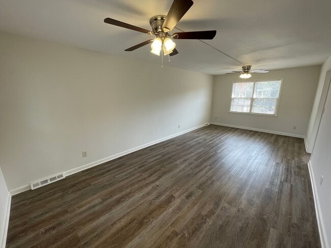 Building Photo - Renovated 3/2.5 House in Chieftain Hills- ...