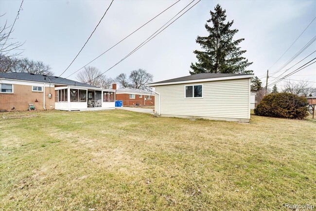 Building Photo - 32536 Warner Dr