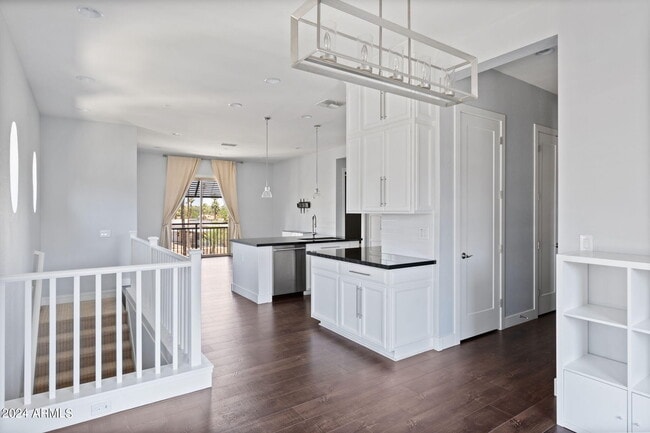 Building Photo - 6565 E Thomas Rd