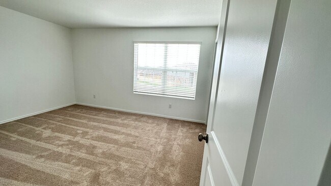 Building Photo - 113 Allegro Dr