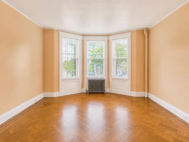Building Photo - 26 W 35th St