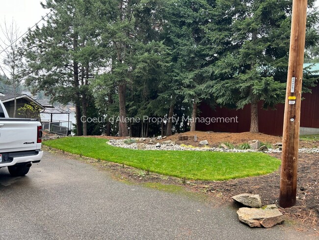 Building Photo - 2+ bed, 2 bath house on the Spokane River!