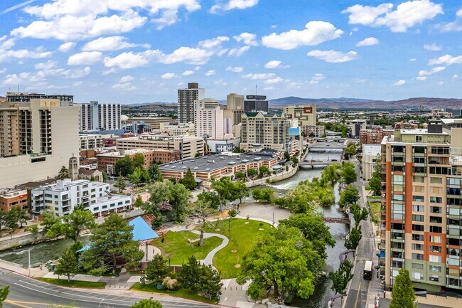 Building Photo - Fully Furnished Downtown Condo