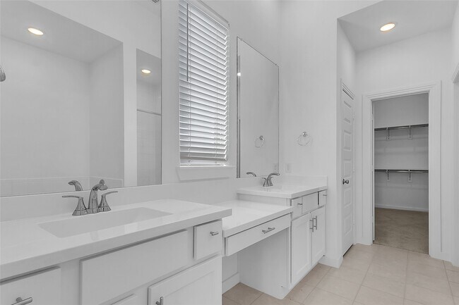 Building Photo - 1805 Everglades Dr