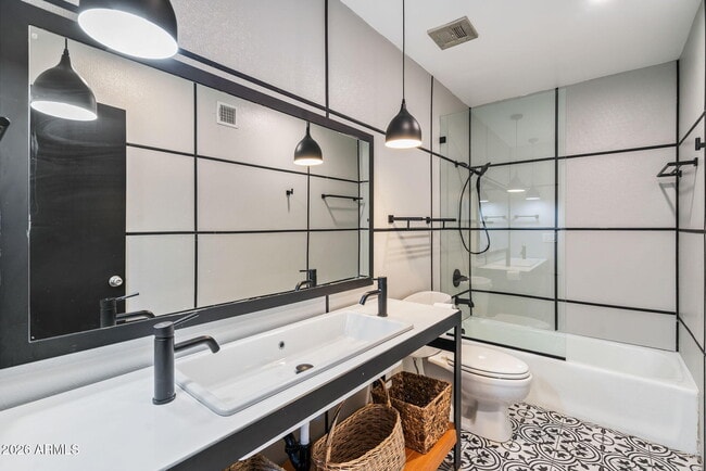 Building Photo - 1055 W Indian Hills Pl