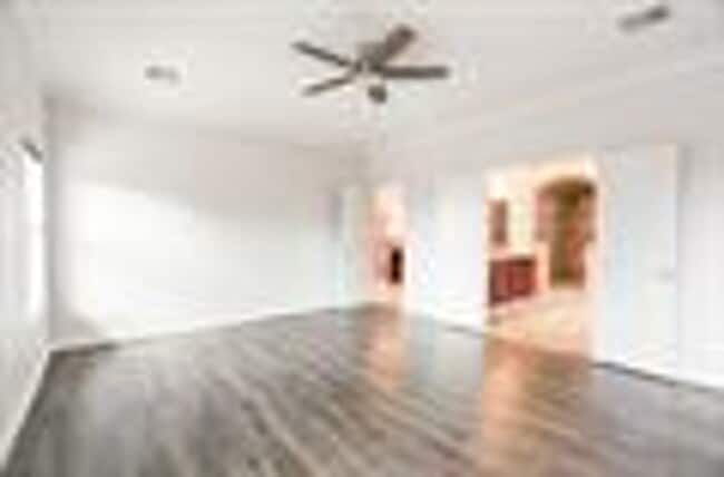 Building Photo - Beautifully Kept 4 Bedroom Home with Solar...