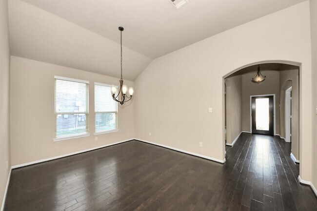 Building Photo - 7610 Willow School Dr