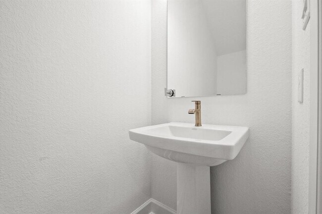 Building Photo - 1511 Emma Lk Dr