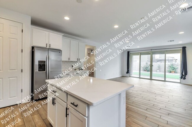 Building Photo - 6642 E Via Arroyo Largo