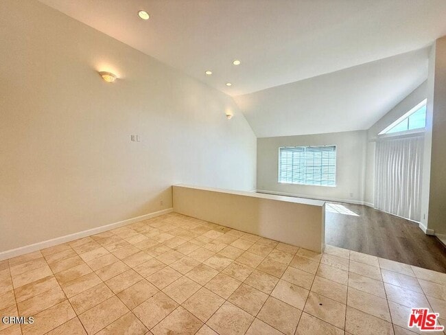 Building Photo - 574 Island View Cir
