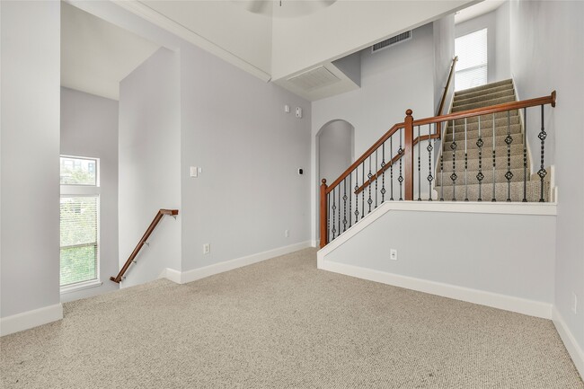 Building Photo - 1607 W Dallas St