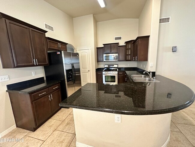 Building Photo - 5429 Francisco Roque Dr