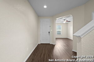 Building Photo - 220 Hinge Chase