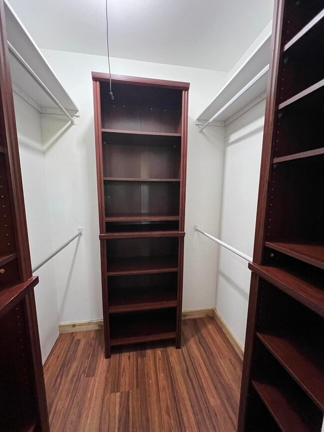 Building Photo - 1877 Meadow Ct