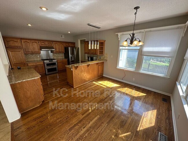 Building Photo - 5605 W 153rd Terrace