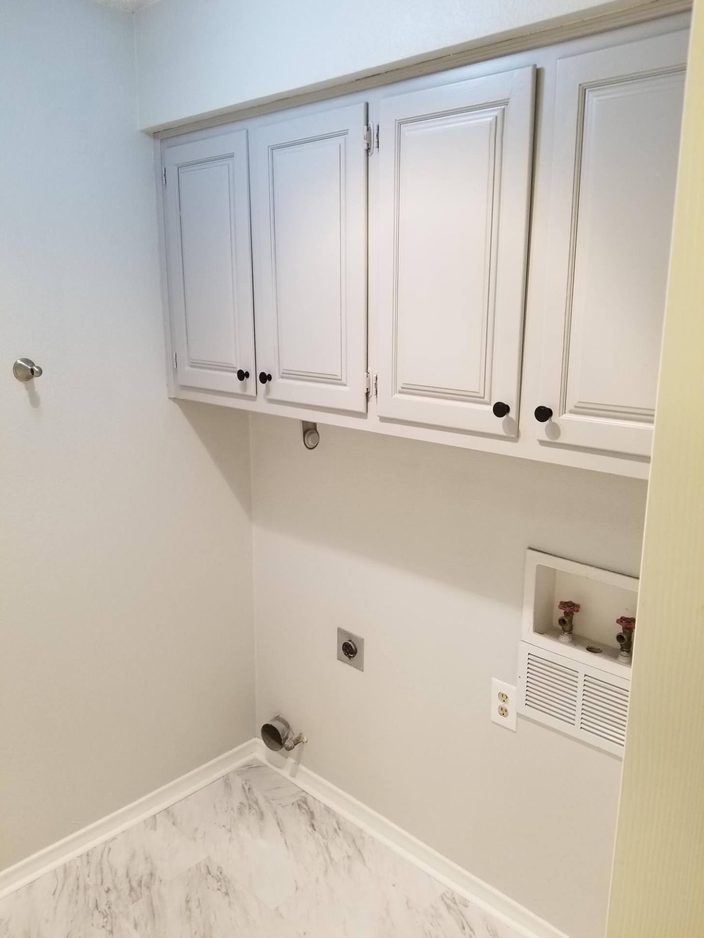 Building Photo - 2430 Lakeview Cir