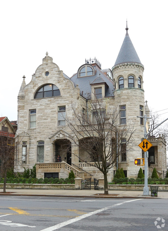 Primary Photo - Bailey House Apartments