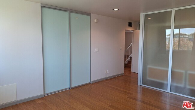 Building Photo - 4751 La Villa Marina