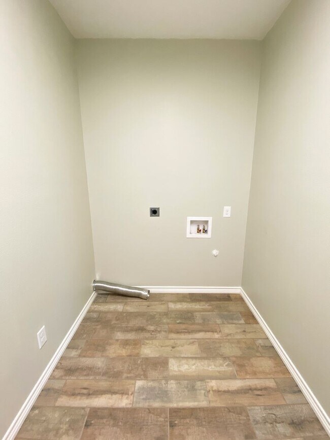 Building Photo - 3 bed 3 bath NEW CONSTRUCTION home available! NO HUD