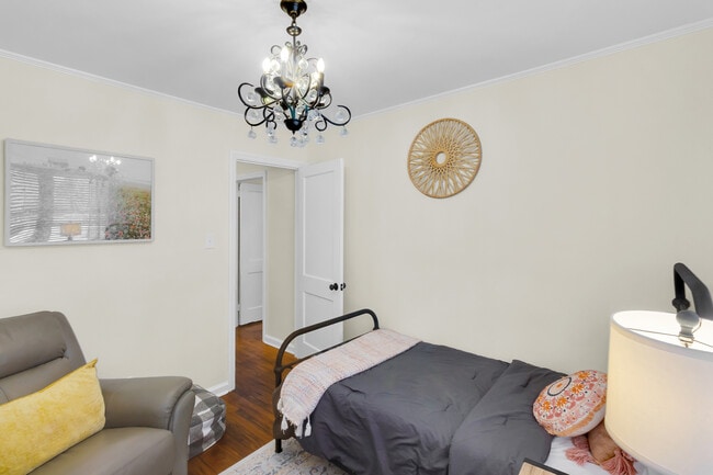 Building Photo - 604 9th St