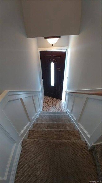 Building Photo - 113 Maple Pl