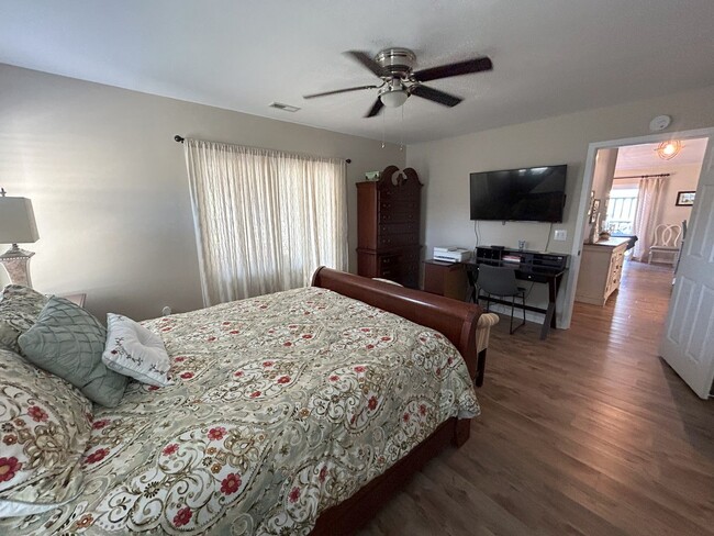 Building Photo - Monthly furnished rental 2 1/2 miles from ...