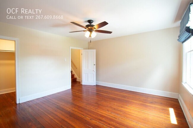 Building Photo - 2211 Bainbridge St