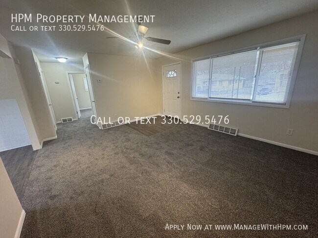 Building Photo - 1325 Vermont Pl NE