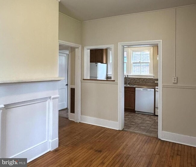 Building Photo - 211 S Maple Ave