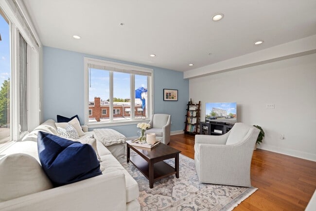 Building Photo - Totally Awesome in Trinidad! 3 bed + 2.5 BA on 2 levels