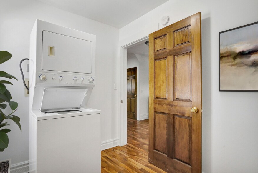 Building Photo - 716 N Walnut St