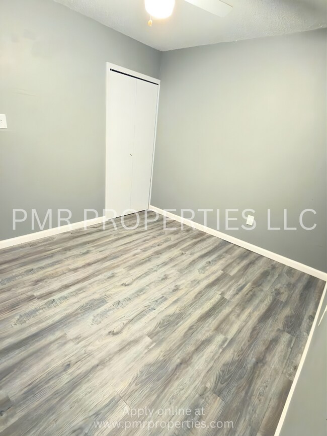 Building Photo - 3 Bedrooms/1.5 Bathroom House