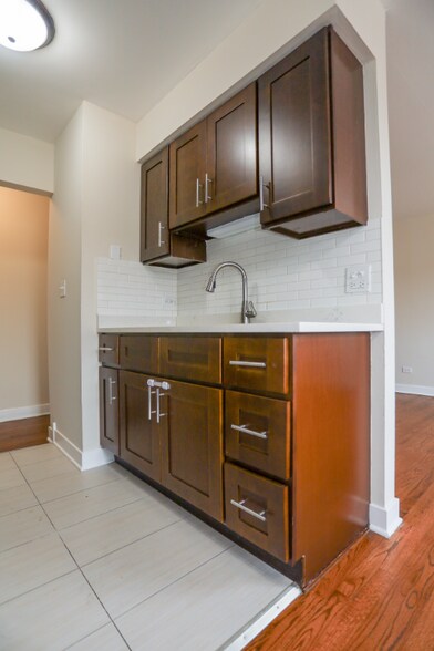 Building Photo - 5841 N Winthrop Ave