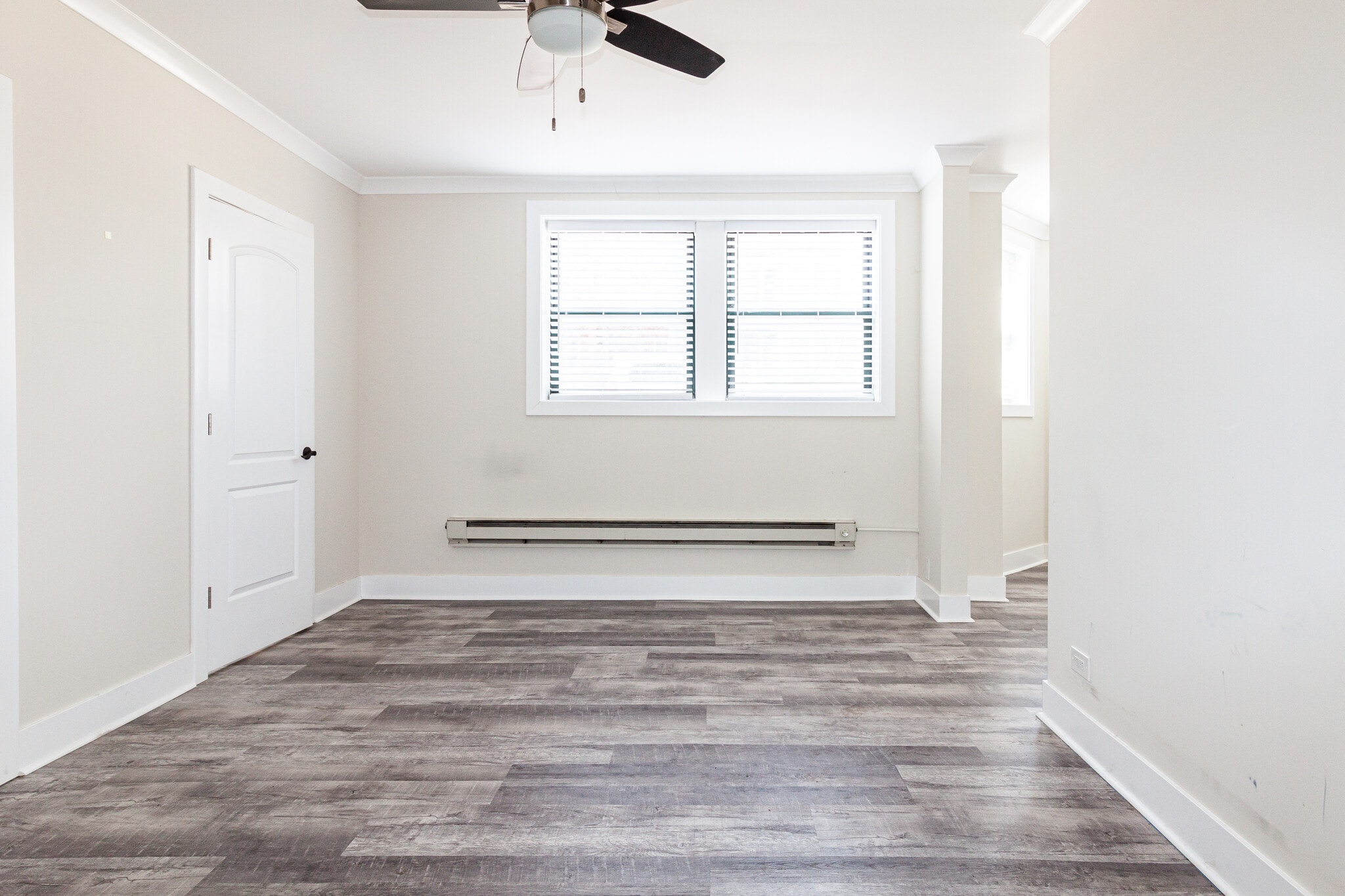 Building Photo - 3845 N Greenview Ave