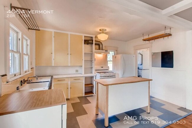 Building Photo - Vintage craftsman home in University Heights
