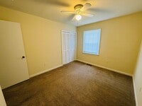 Building Photo - 4 Bedroom, 2.5 Bath Townhouse