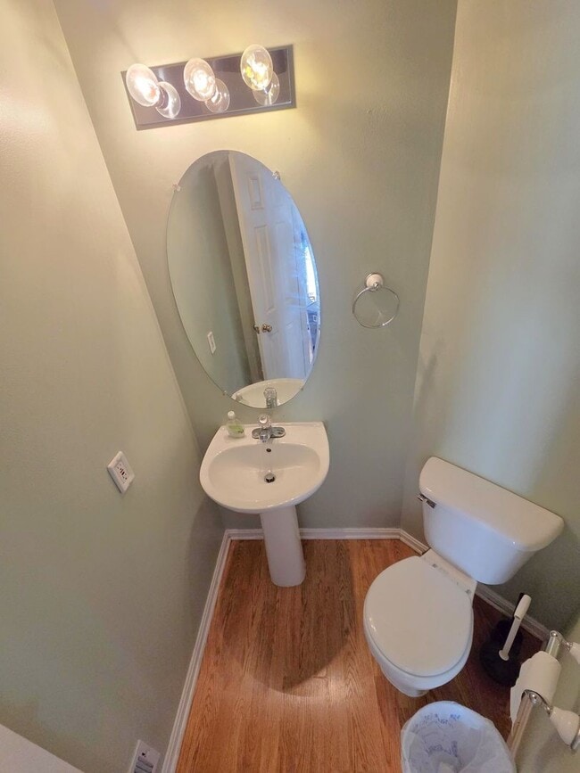 Building Photo - Charming 3 Bed 2.5 Bath End-Unit Townhome with Deck & Patio In The Villages of Saybrook