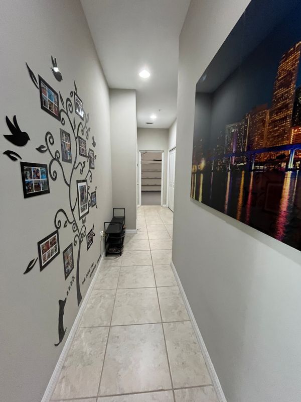 Building Photo - 1443 Santiago Cir