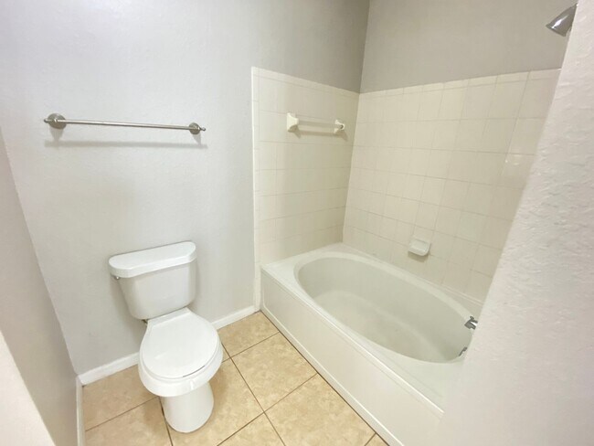 Building Photo - Park Central Gated Community!!2/2 with a G...