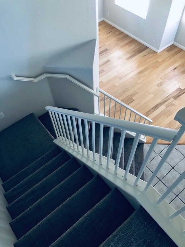 Building Photo - WONDERFUL 2 STORY HOME IN THE HEART OF GREEN VALLEY 3 BED 2.5 BATH BEAUTIFULLY LANDSCAPED!