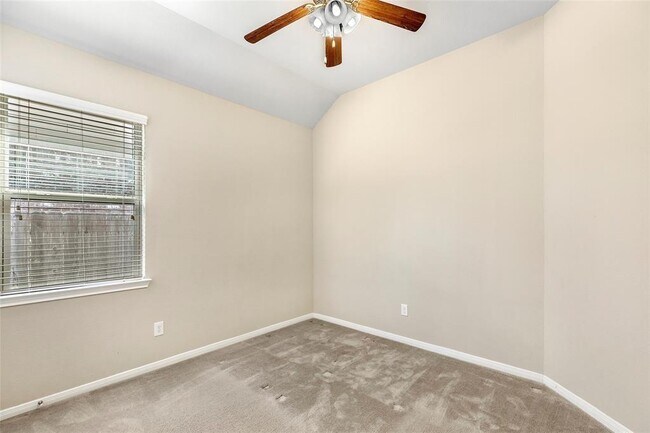 Building Photo - 2471 Garden Falls Dr