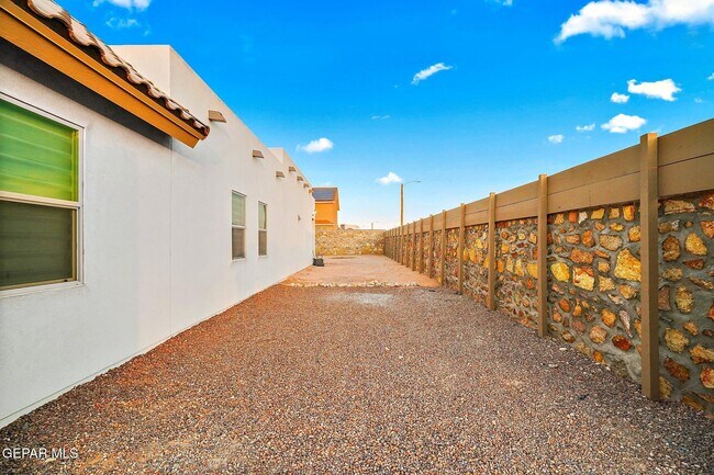 Building Photo - 2300 Tierra Zaria