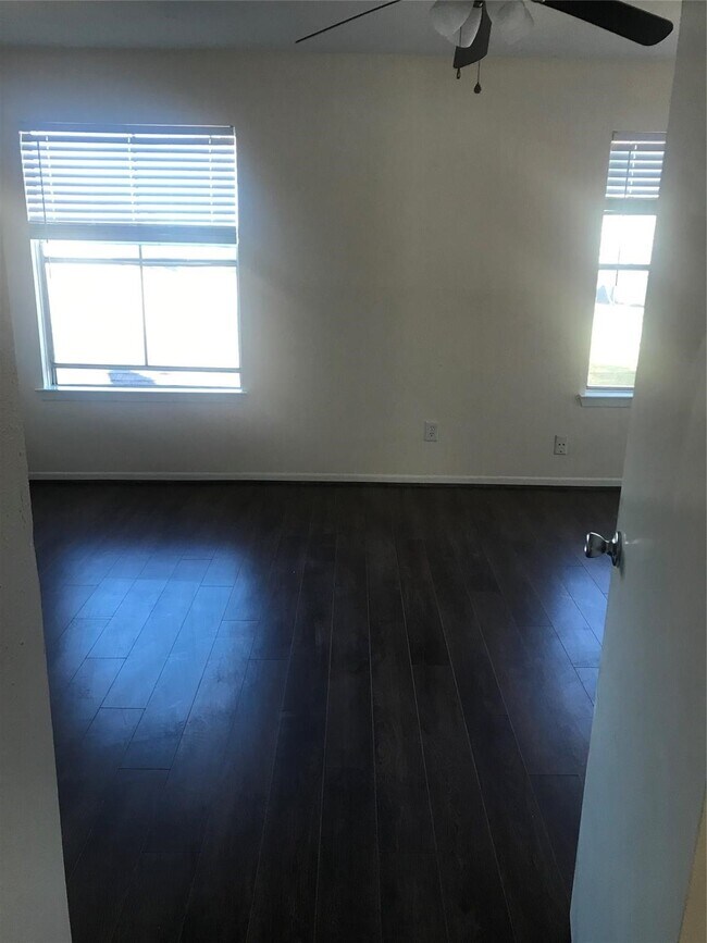 Building Photo - 8646 Maplecrest Dr