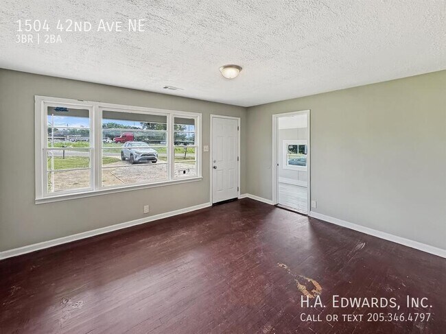 Building Photo - 1504 42nd NE Ave