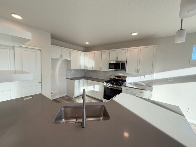 Building Photo - Brand New Hayden Home