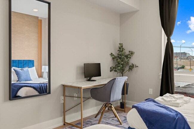 Building Photo - 916 N Delaware Ave