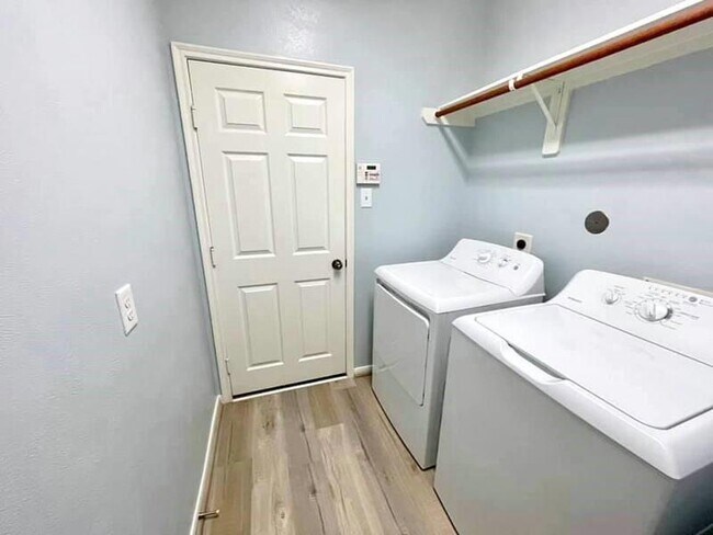 Building Photo - 21510 Sierra Long Dr