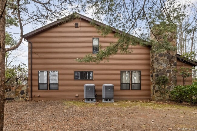 Building Photo - 1 Yale Dr