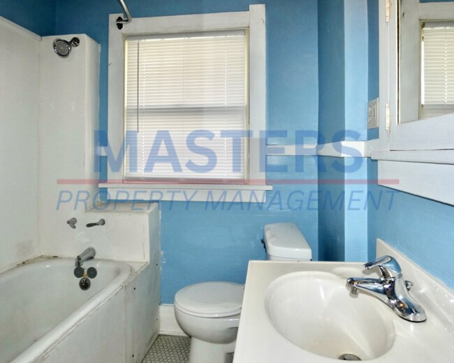 Building Photo - 4113 N Lockwood Ave